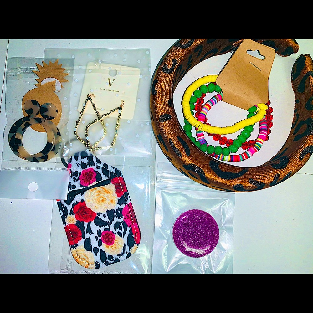 🌼$10 Jewelry/Accessory Mystery Bag($over $25 VALUE) 📌SOLD📌